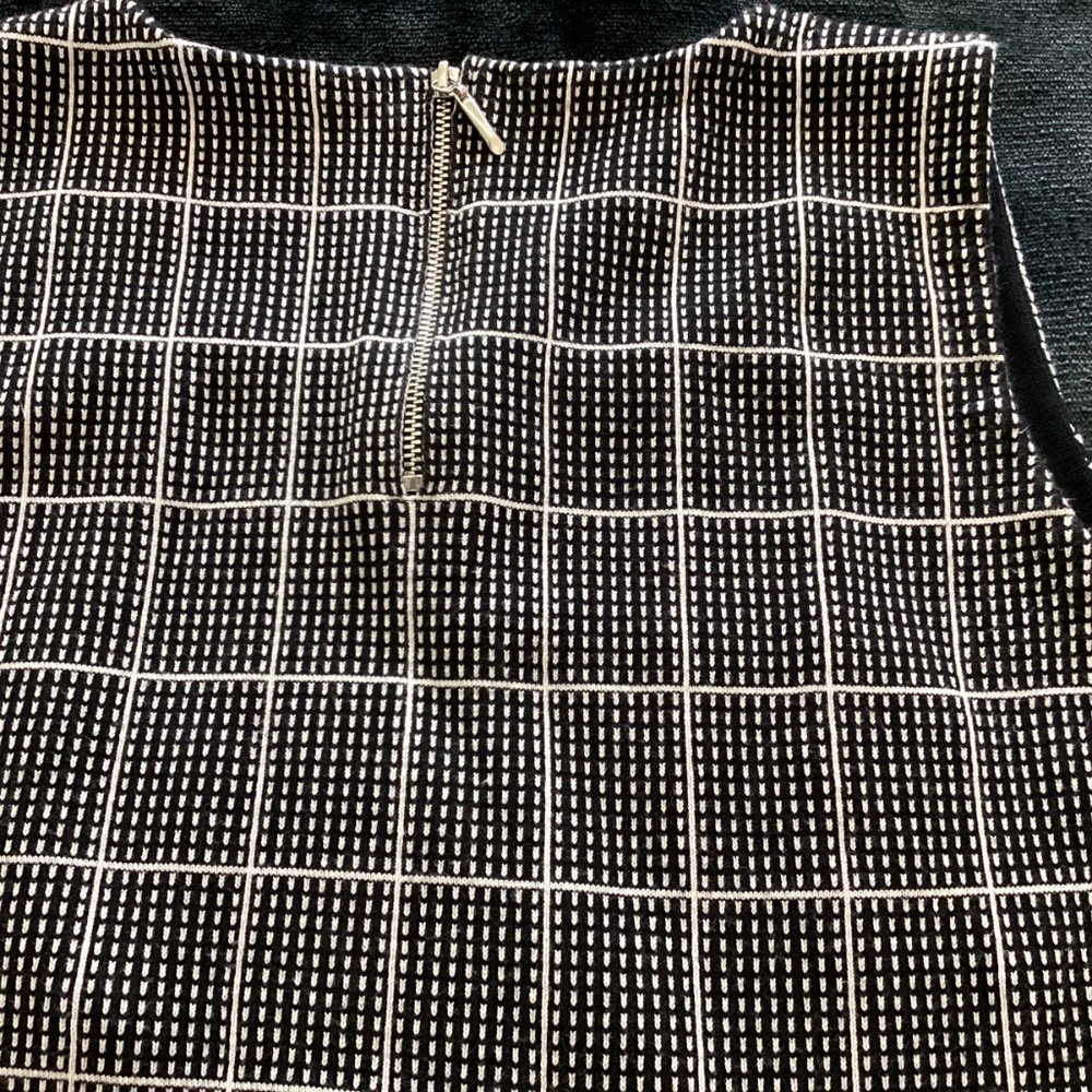 WHBM women’s, white/ black check, L, peplum, pullover, 1/4 zipper, sleeveless - Picture 5 of 7
